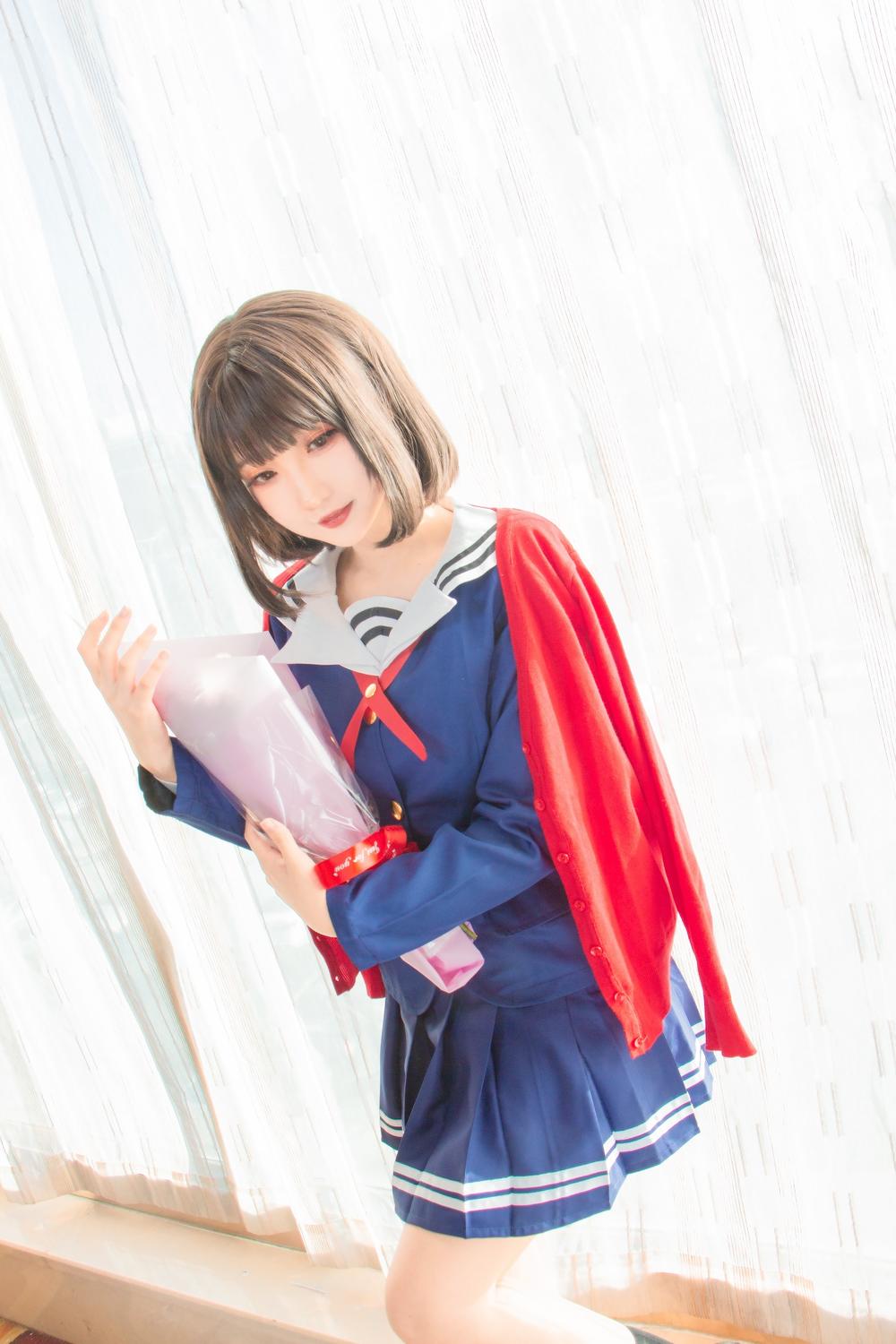 男子狂撬40辆奔驰车标：“我想打个银手镯” 民警：那是不锈钢的‘华体官方版网站登录入口’